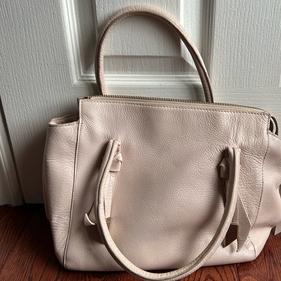 GUC Foley + Corinna satchel - Picture 2 of 9